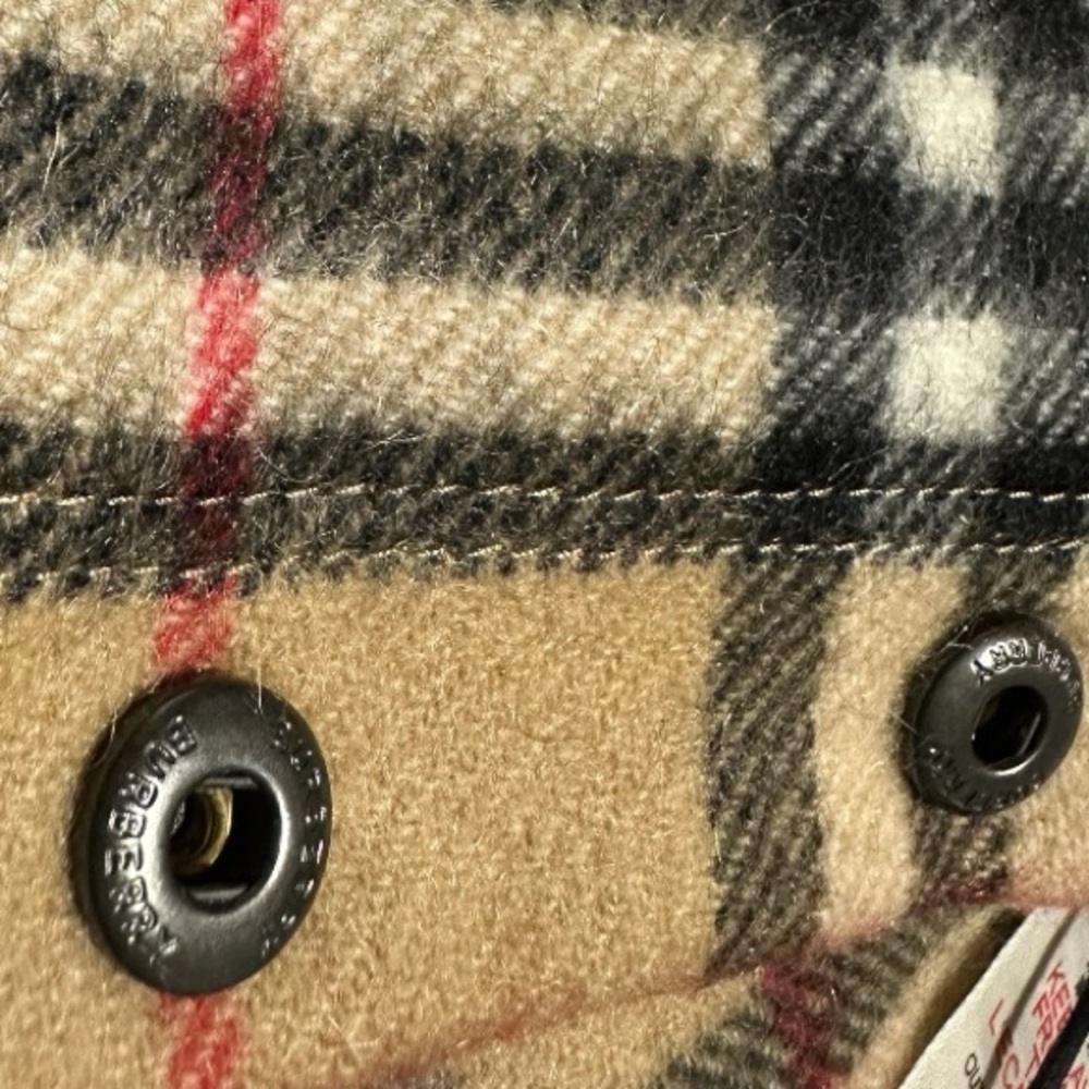 Burberry Vintage Check Snood in Tan and Black - Picture 12 of 16